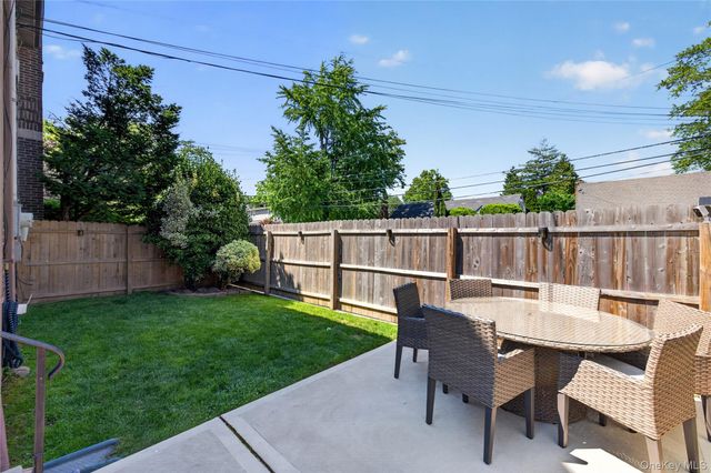 49 Bixley Heath, Lynbrook, NY 11563
