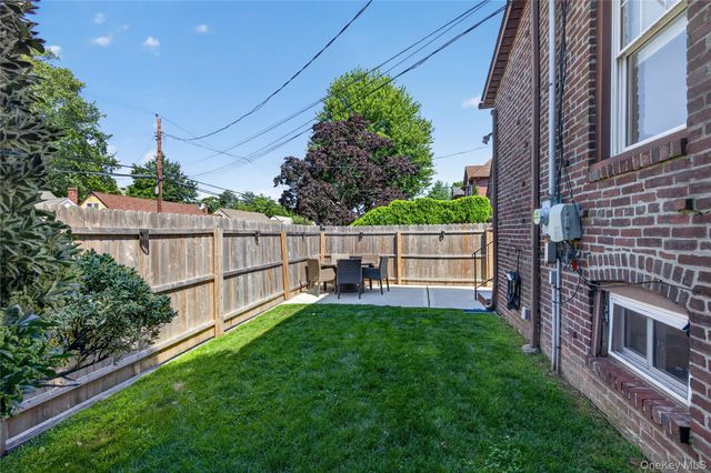 49 Bixley Heath, Lynbrook, NY 11563