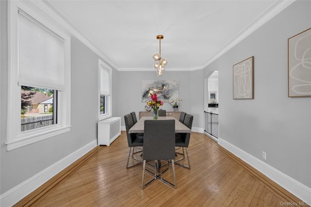 49 Bixley Heath, Lynbrook, NY 11563