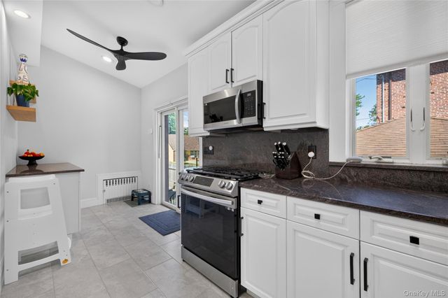 49 Bixley Heath, Lynbrook, NY 11563