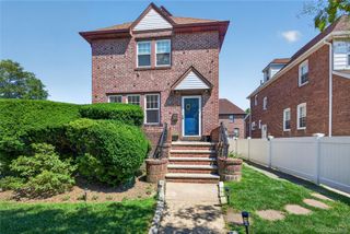 49 Bixley Heath, Lynbrook, NY 11563