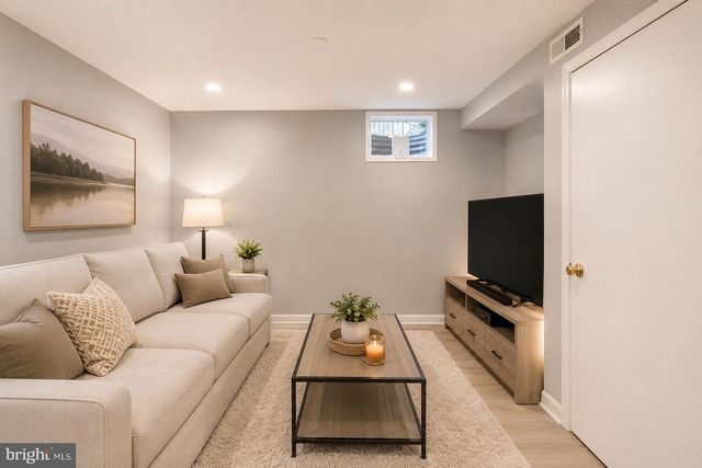 904 S MONROE ST, Arlington, VA 22204