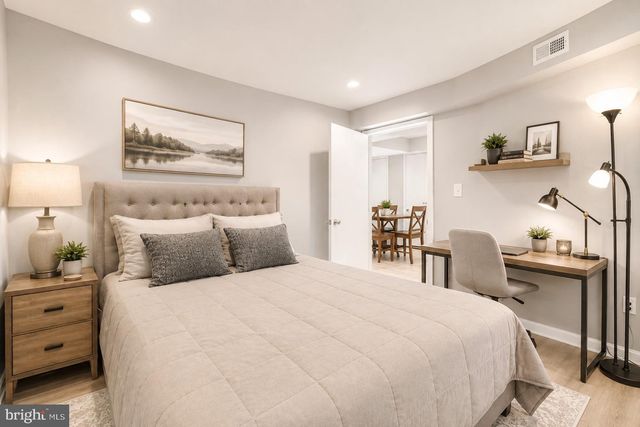 904 S MONROE ST, Arlington, VA 22204