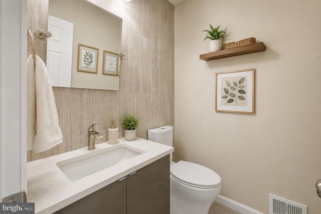 904 S MONROE ST, Arlington, VA 22204