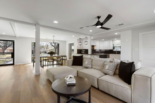 5934 Dumfries Drive, Houston, TX 77096