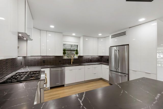 5934 Dumfries Drive, Houston, TX 77096