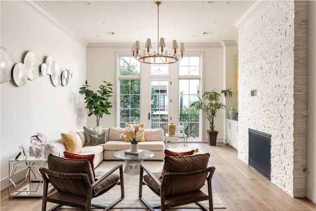1215 W Pierce Street, Houston, TX 77019