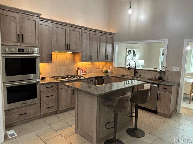 14612 Amberleigh Hill Court, Chesterfield, MO 63017