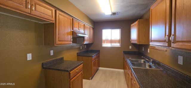 8075 W CHERRY HILLS Drive, Peoria, AZ 85345