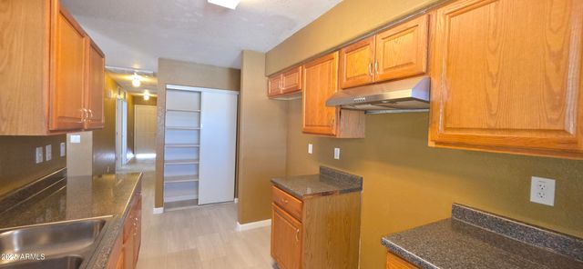 8075 W CHERRY HILLS Drive, Peoria, AZ 85345