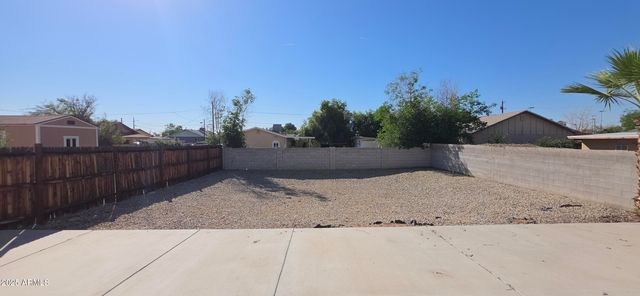 8075 W CHERRY HILLS Drive, Peoria, AZ 85345