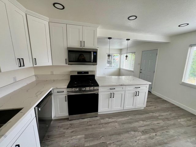 1844 Manzanita Way, West Sacramento, CA 95691