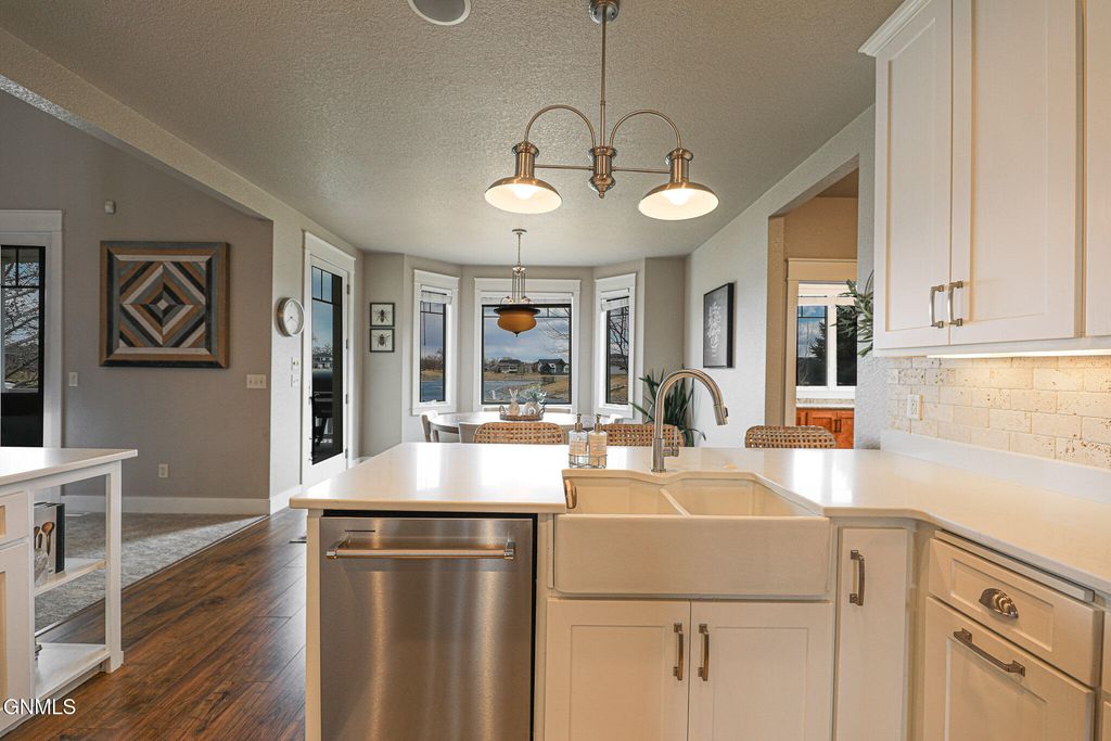 6501 Misty Waters Drive, Bismarck, ND 58503 photo 13