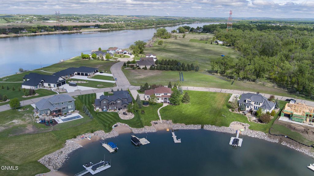 6501 Misty Waters Drive, Bismarck, ND 58503 photo 137