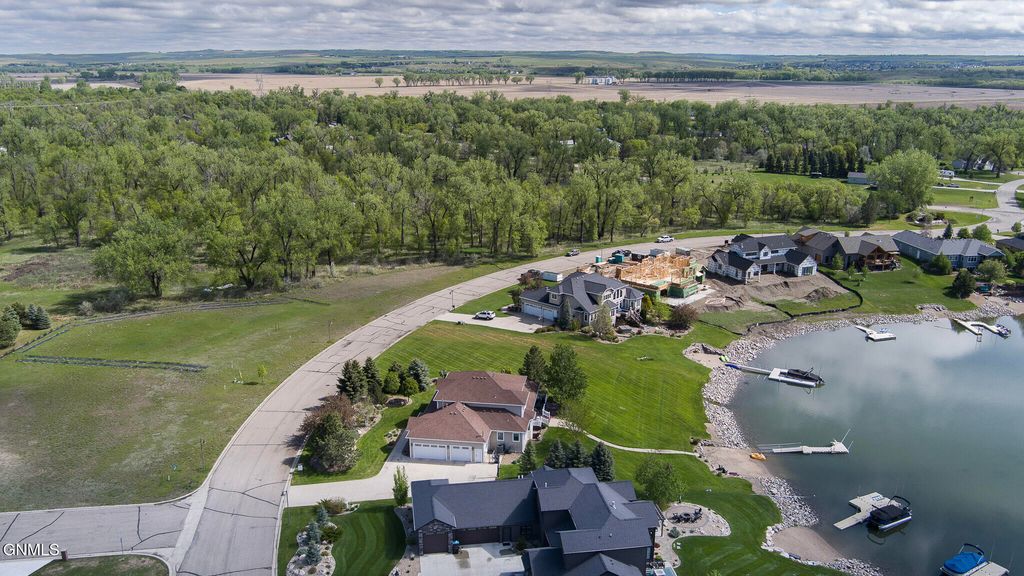 6501 Misty Waters Drive, Bismarck, ND 58503 photo 138