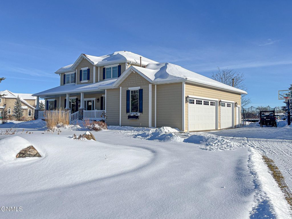 6501 Misty Waters Drive, Bismarck, ND 58503 photo 2