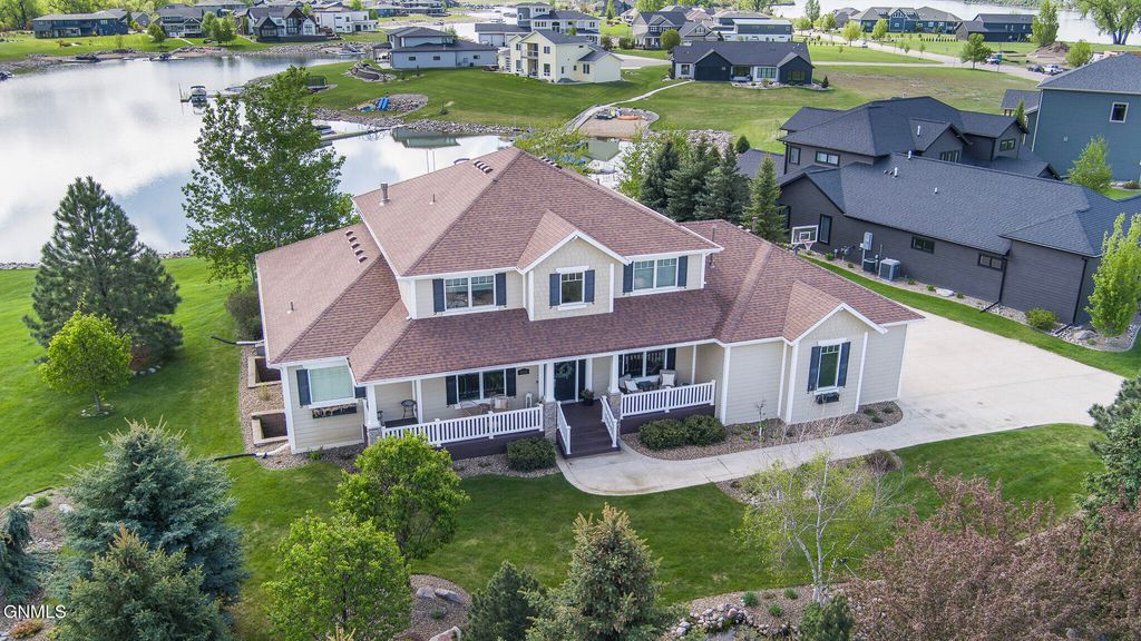 6501 Misty Waters Drive, Bismarck, ND 58503 photo 3