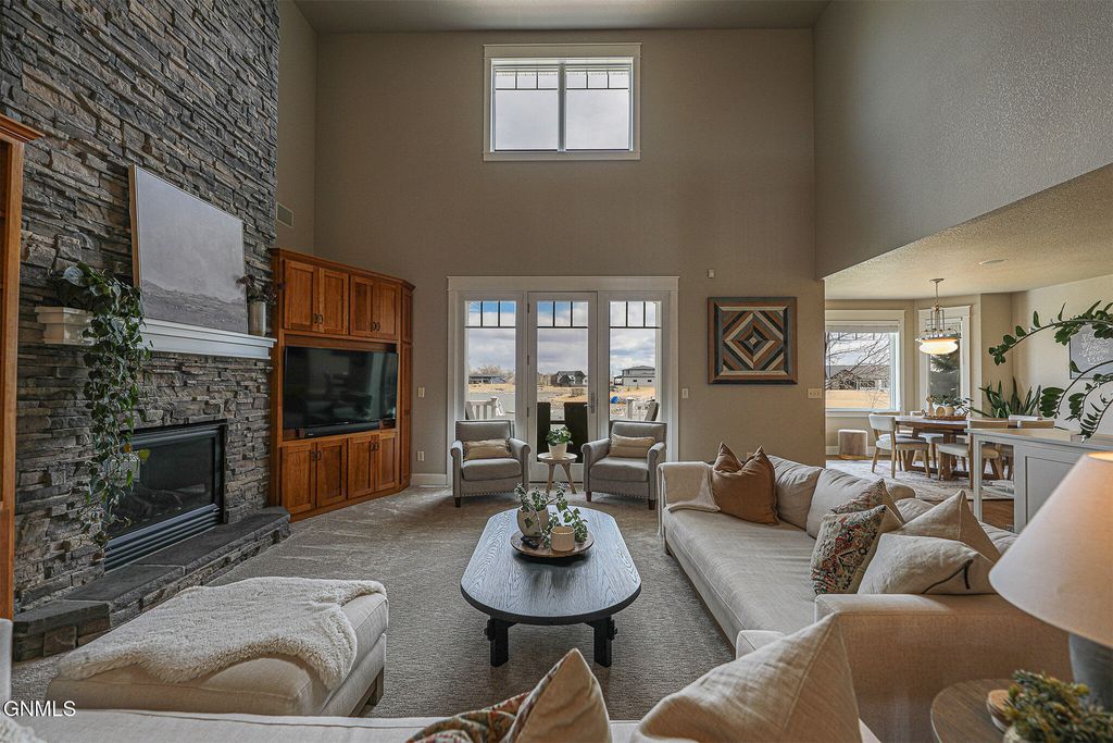 6501 Misty Waters Drive, Bismarck, ND 58503 photo 5