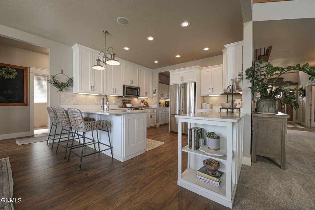 6501 Misty Waters Drive, Bismarck, ND 58503 photo 9