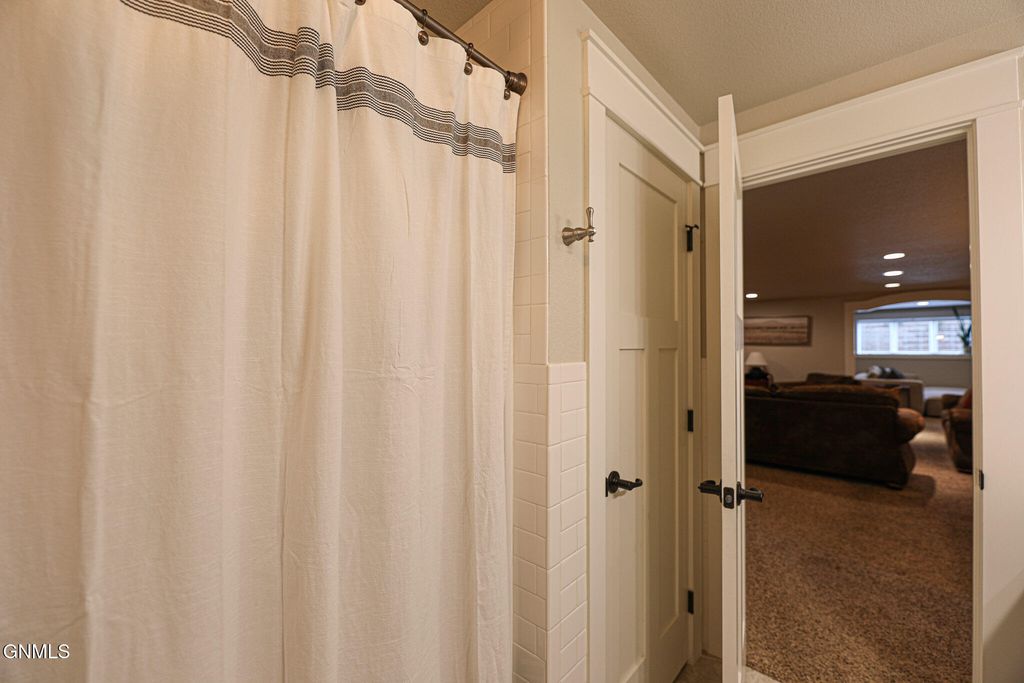 6501 Misty Waters Drive, Bismarck, ND 58503 photo 97