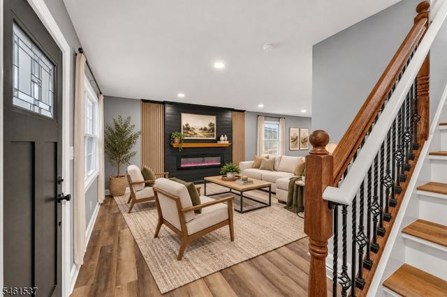 14 Van Dorn St, Keyport Boro, NJ 07735