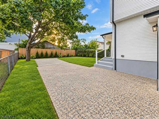 14 Van Dorn St, Keyport Boro, NJ 07735