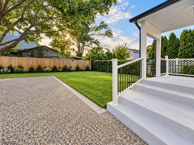 14 Van Dorn St, Keyport Boro, NJ 07735