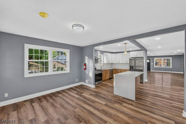 14 Van Dorn St, Keyport Boro, NJ 07735