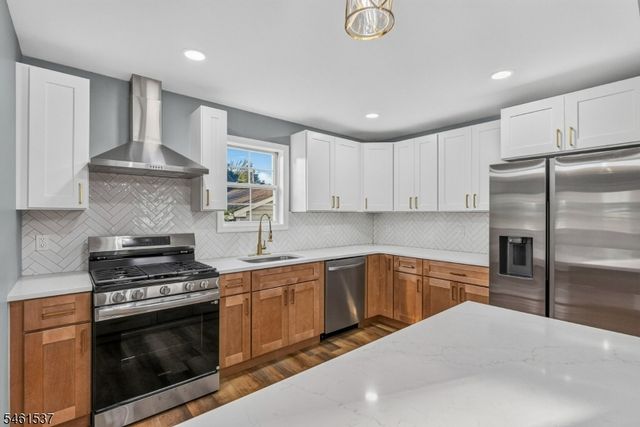 14 Van Dorn St, Keyport Boro, NJ 07735