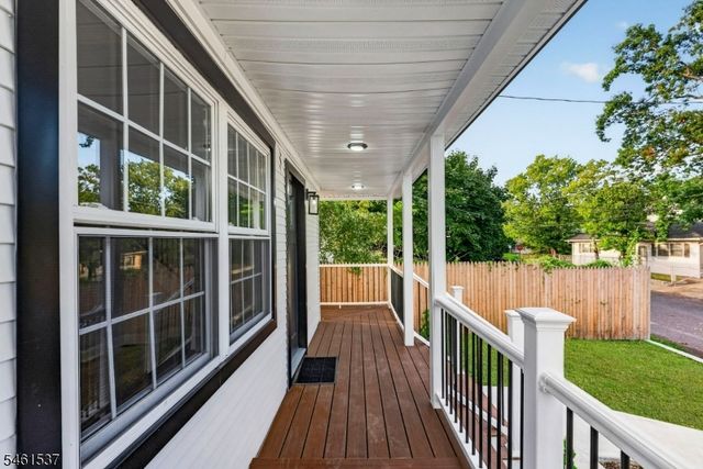 14 Van Dorn St, Keyport Boro, NJ 07735