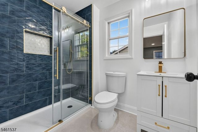 14 Van Dorn St, Keyport Boro, NJ 07735