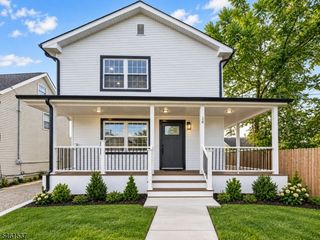14 Van Dorn St, Keyport Boro, NJ 07735