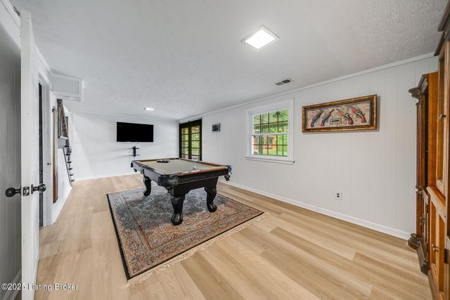 2207 Bashford Manor Ln, Louisville, KY 40218