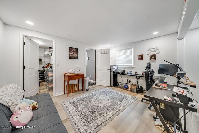 2207 Bashford Manor Ln, Louisville, KY 40218