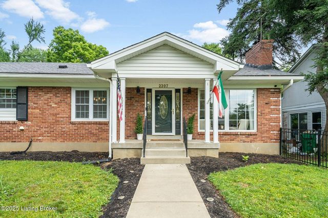 2207 Bashford Manor Ln, Louisville, KY 40218