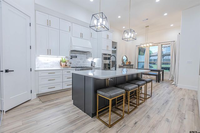 217 DEVONSHIRE, Mt Pleasant, TX 75455