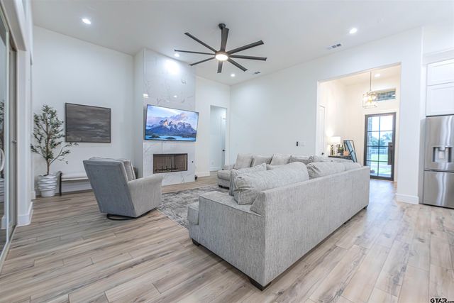 217 DEVONSHIRE, Mt Pleasant, TX 75455
