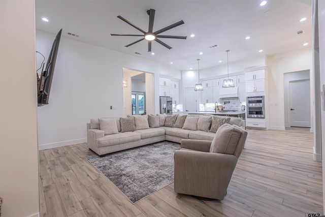 217 DEVONSHIRE, Mt Pleasant, TX 75455