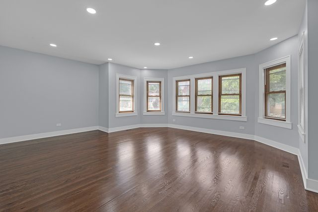 2539 W Morse Avenue, Chicago, IL 60645