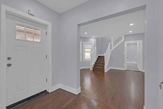 2539 W Morse Avenue, Chicago, IL 60645