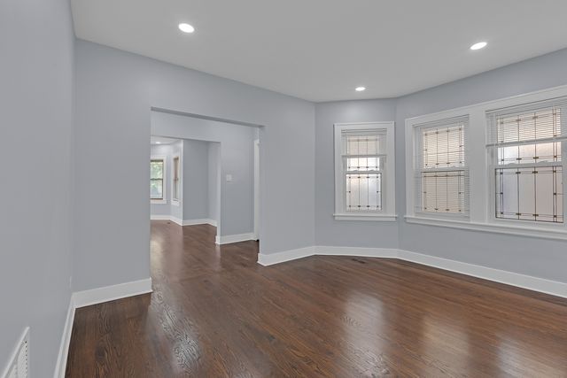 2539 W Morse Avenue, Chicago, IL 60645