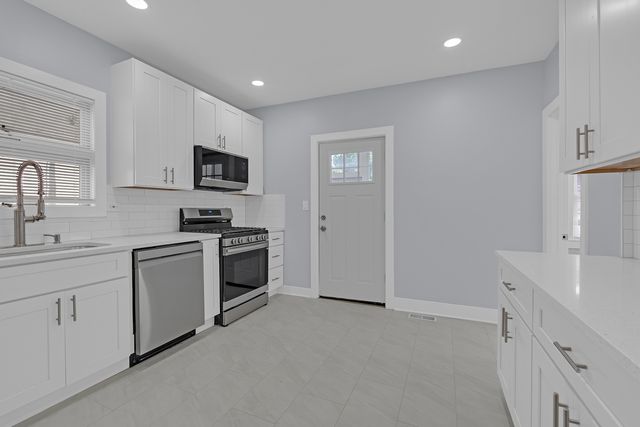 2539 W Morse Avenue, Chicago, IL 60645
