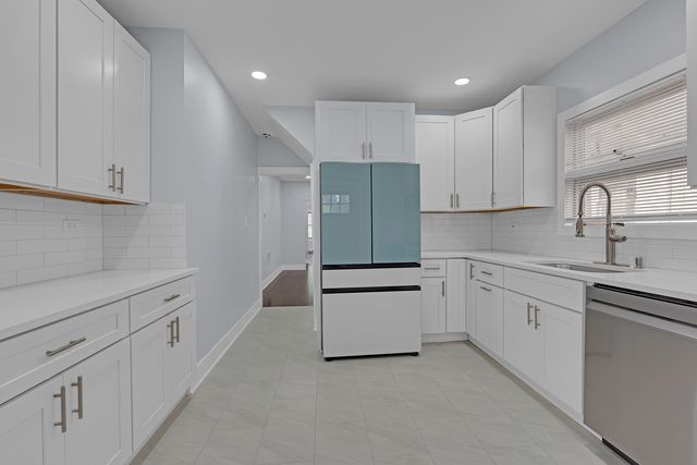2539 W Morse Avenue, Chicago, IL 60645