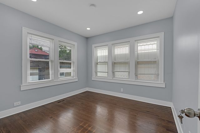 2539 W Morse Avenue, Chicago, IL 60645