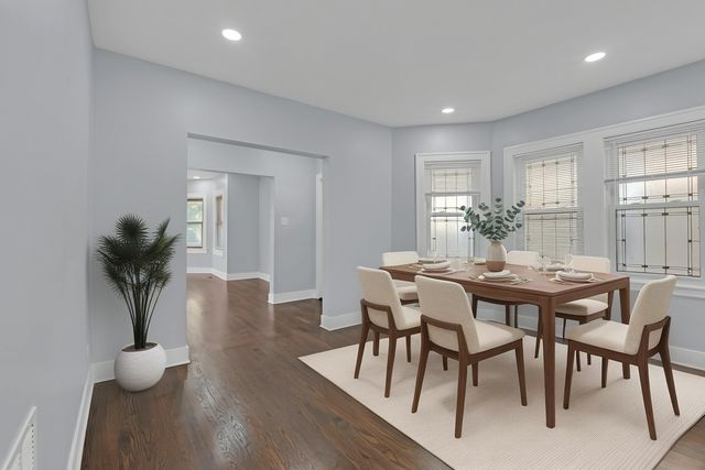 2539 W Morse Avenue, Chicago, IL 60645