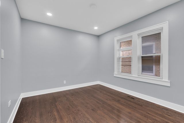 2539 W Morse Avenue, Chicago, IL 60645