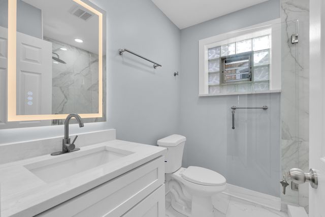 2539 W Morse Avenue, Chicago, IL 60645