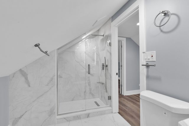 2539 W Morse Avenue, Chicago, IL 60645