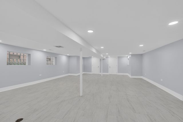 2539 W Morse Avenue, Chicago, IL 60645