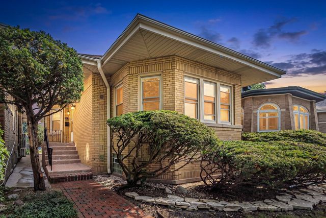 2539 W Morse Avenue, Chicago, IL 60645